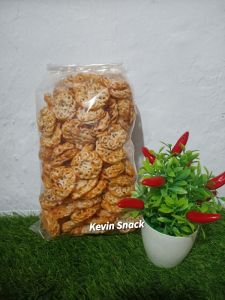 KERUPUK SEBLAK RAFAEL PEDAS DAUN JERUK 500GRAM