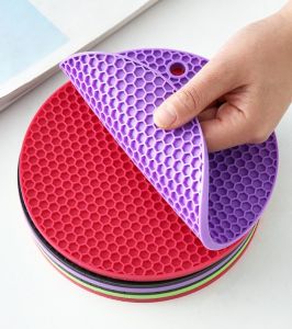 แผ่นซิลิโคนรองหม้อ ซิลิโคนรองแก้วน้ำ ซิลิโคนรองของร้อน แผ่นหนา น่าใช้