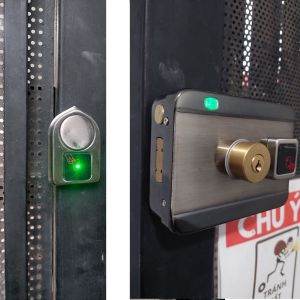 Khóa cổng điện tử điều khiển từ xa ( không bao gồm adapter)