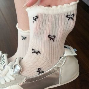 ถุงเท้าสีขาว ถุงเท้ายาวปานกลาง ลายหมี มีความยืดหยุ่นสูง ถุงเท้า ผ้าบางและระบายอากาศได้ดี นุ่มและเป็นมิตรกับผิว