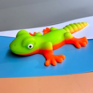 JAYQQ TPR Stretchy Lizard Toy Stress Relief Simulation Lizard Squeeze Fidget Toy Novelty Colorful Pinch Toy Children