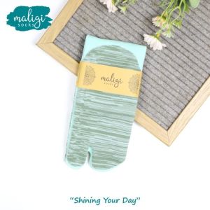 Kaos Kaki Jempol Panjang Telapak Motif / Maligisocks