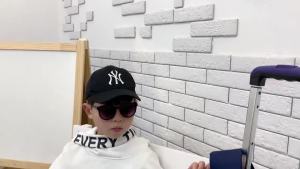 Elementary School Student Trolley Backpack for Boys Waterproof Six-Wheel Climbing Detachable Two-Way Use Suitable for Grades 2 3 and 4