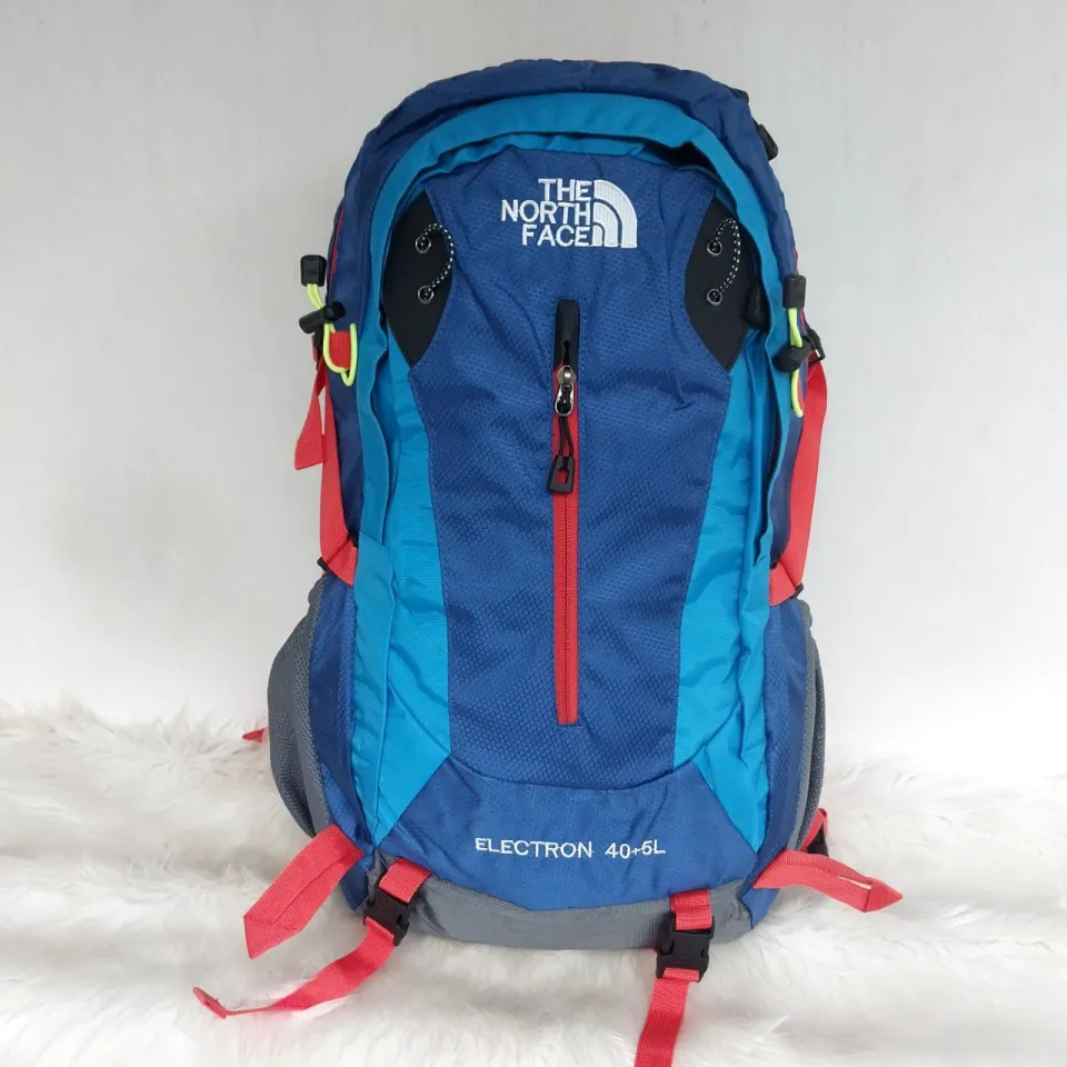 north face backpack urban commuter The Women's Jester Everyday Backpack, Gravel/Blk, OSFA Color:Black NPF (4H0) The front elastic bungee 