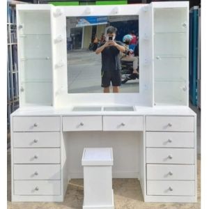 MEJA RIAS LAMPU BESAR
