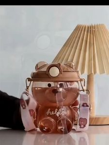 大容量小熊水罐1000ml可爱女生超萌儿童可斜跨塑料耐高温水瓶Large-capacity bear water bottle 1000ml children can cross the plastic high temperature