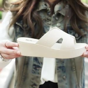 [Free Shipping] WomenS Summer Outdoor Slippers Thick-Soled Wedge-Heeled Platform Sandals New Style Beach-Friendly Non-Slip Plastic Flip-Flops