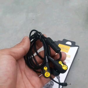 HEADSET REALME WITH MICROPONE COMPATIBLE WITH ALL MOBILE PHONES