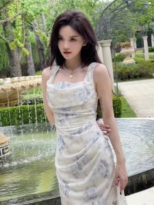 Dazzlin  ชุดเดรสสายเดี่ยวลายดอกไม้เล็กๆสำหรับผู้หญิงชุดเดรสยาวสไตล์ฝรั่งเศสแขนกุดเก็บเอวออกแบบเฉพาะกลุ่ม