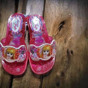 Red Apple รองเท้าแตะส้นแก้ว เด็กหญิง มีไฟ ยี่ห้อ Red Apple รุ่น AP H338 size 24-35