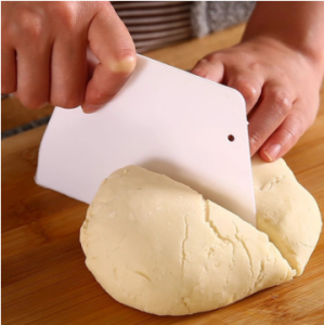 KAIHUA Scraper Alat Pemotong Pembersih Adonan Kue Bahan Plastik Pisau Potong Roti Dough Cutter Serbaguna Pengikis Perapih Krim Kue Serbaguna PR168