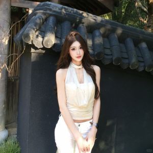 Áo Cổ Yếm Thời Trang Cho Nữ – Thiết Kế Tối Giản Tôn Dáng Hot Trend