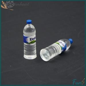 【The Warmheart】 2pcs Bottle Water Drinking Miniature DollHouse 1:12 Toys Accessory Collection