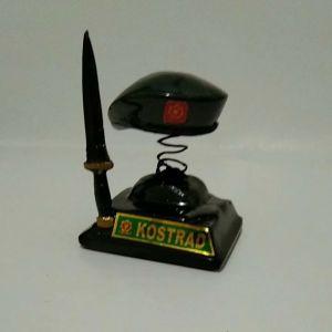 GILBERT ARMY STORE Miniatur Baret Kostrad Tni Pajangan Dashboard Dasboard Mobil goyang Unik Keren Terbaru