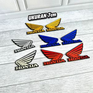 EMBLEM MOTOR HONDA WINGS UNTUK SEMUA MOTOR HONDA set ( kiri dan kanan ) LOGO LAMBANG STICKER MOTOR TEBAL 3MM DEKAL EMBLEM  AKRILIK HONDA WINGS SIMBOL MOTOR HONDA WARNA BIRU MERAH GOLD DAN SILVER ORIGINAL MERK MOSCOW ukuran 10CM dan 7CM BAHAN AKRILIK TEBAL