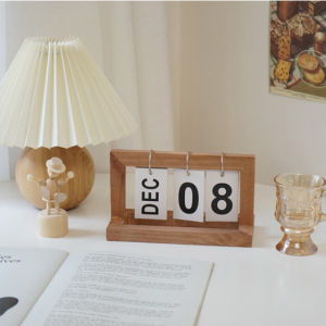 Wooden Calendar，Simple Creative Nordic Ins Style Vintage Page Turning Design Sturdy and Durable Practical Environmentally Friendly Safe and Non-Toxic with Anti-Rust Iron Rings for Home Office Desk Decoration