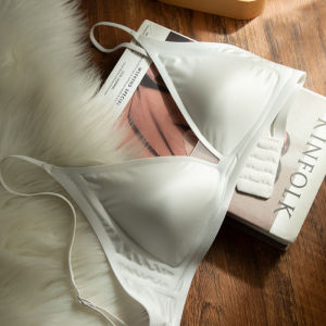 Calchencubes เสื้อชั้นในผ้าซาตินสีนมสไตล์ฝรั่งเศสคอวีลึกพร้อมสายบางสำหรับ Comfort