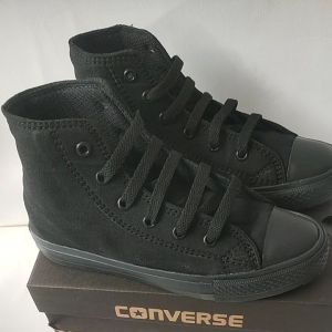 Sepatu Anak Perempuan & Laki-Laki: Pilihan Terbaik untuk Sekolah & Hobi