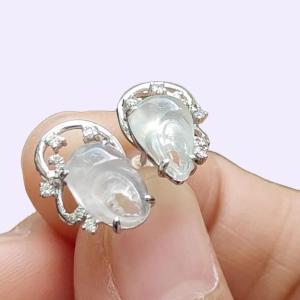 A Pair of High-Quality Natural Type A Jadeite Jade crafted as Crab Claws set with 18k gold as Stud Earrings certificate weighs 1.89 grams (18k05)