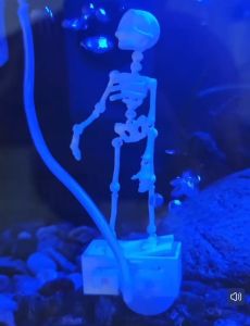 Super Special Cool Dancing Skeleton Fun Aquarium Decoration Bubble Driven Moving Skeleton Fish Tank Ornament