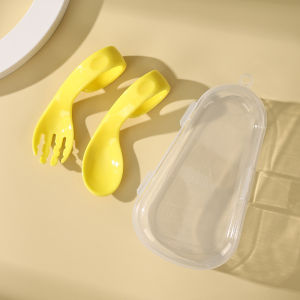 Amila cho bé ăn đào tạo muỗng và Bộ Nĩa cho trẻ sơ sinh học tập để ăn