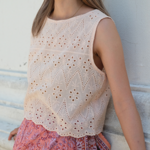 Florence Top เสื้อลูกไม้แขนกุด