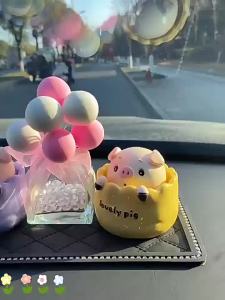 Cute Pig Shaking Head Resin Ornament Creative Home Car Decoration Craft Pig Ornament Decoration Cute Pig Figurine