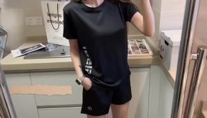 AE Quick-dry lightweight sports suit for women in summer made of ice silk thin and stretchy suitable for fitness running and yoga with casual shorts two-piece set