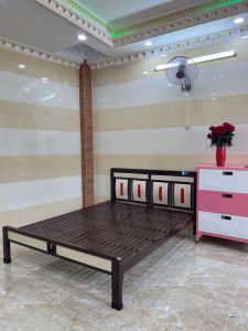 Giường  sắt kiểu gỗ hộp 48 1m6x2m dễ dàng tháo ráp di chuyển sắt phun sơn tĩnh điện bền đẹp