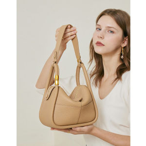 2026 European and American retro style pillow-shaped tote bag high-quality leather stitched shoulder bag double shoulder straps womens bag for daily use.