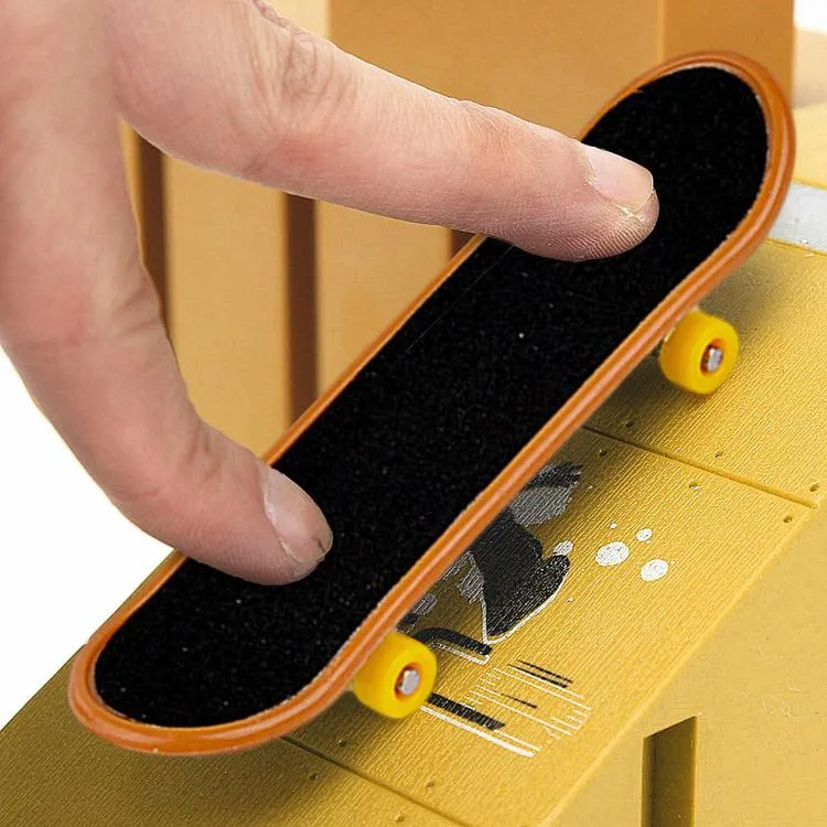 Finger store skateboard toy