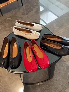 Sheepskin pleated split-toe pig hoof shoes for women flat slip-on ballet Mary Jane shoes
