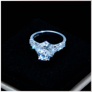 Nhẫn nữ Bạc 925 Xi Kim Moissanite Viên Chủ 6.3mm KNNU0009 Kim Luxury