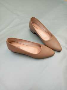 Sepatu Pantofel Wanita Sepatu Kulit Lembut Sepatu Kulit Nyaman Sepatu Kasual Hak Tinggi 3Cm Ujung Bulat Sepatu Warna Solid Sepatu Pesta Kantor Yong