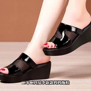 [Free Shipping] WomenS Mid-Heel Wedge Sandals 2026 Summer New Style Platform Thick-Soled Waterproof Hollow Mesh Patent Leather Outdoor Slippers