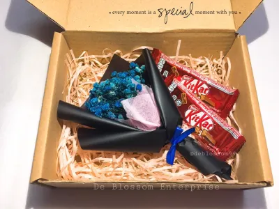 Coklat KitKat dengan Sejambak kecil Baby’s Breath Kering Mini Babys Breath Bouquet Gift Box
