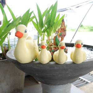 ตุ๊กตาแต่งสวน เป็ดแต่งสวน 1ชุด 4 ตัว 11*18*15 ซม. แต่งสวนกลางแจ้ง ตุ๊กตาเซรามิคตัวใหญ่ ตุ๊กตาแต่งสวนหน้าบ้าน รุ่น หงส์4