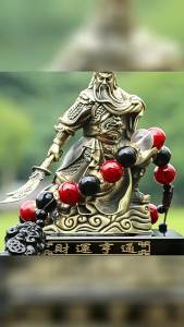 Car decoration alloy Guan Gong perfume holder car perfume ornament Martial God of Wealth Guan Er Ye peace interior accessory