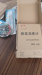 Nhiệt kế kỹ thuật số công nghiệp chính xác với đầu dò dài để đo nhiệt độ chính xác trong khu vực khó tiếp cận