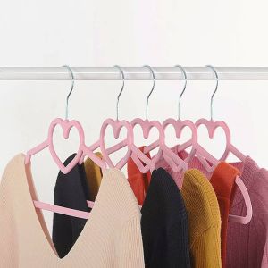 10Pcs cinta bentuk comel kreatif plastik Penyangkut Love Shape Cute Creative Plastic Hanger Premium Clothes Hanger Penyangkut Baju 少女心心形塑料衣架