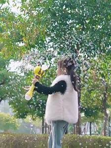 Máy tạo bọt bắp cày dễ thương mới điện công suất lớn tự động cho trẻ em trai và gái đồ chơi ngoài trời