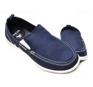 Crocs Santa Cruz For Men รองเท้าผ้าใบผู้ชาย รองเท้าผ้าใบ สวยเหมือนในรูปแป๊ะเลย รับรองตรงปก ไม่เสียทรง ขนาดมาตรฐานตามตาราง Size พื้นรองเท้าข้างในนุ่ม ใส่สบายใส่สวยหรูดูดีมาก