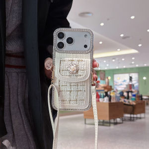 เคสกระเป๋าสตางค์คาเมลเลีย Crossbody สำหรับ iPhone 17 Pro Max Air 16 Pro 15 Pro 14 Max 13 Pro กระเป๋าใส่การ์ดขาตั้งสายคล้องแทบข้อมือกระเป๋าถือเคส iPhone