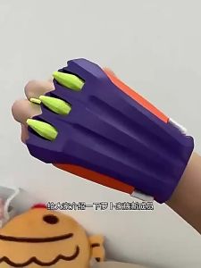 Carrot Wolverine Claw Extendable Toy / Stress Relief Card Push Toy / Fun Cartoon Stress Relief Gadget / Childrens Gift