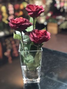 กุหลาบวาเลนไทน์ ดอกไม้ปลอมพร้อมแจกัน แจก แจกันดอกกุหลาบปลอม