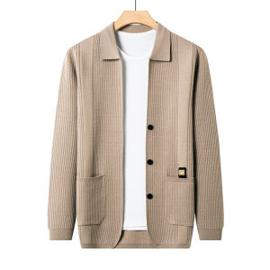 เสื้อกันหนาว จุดเด่นของภาพ ผ้าม่าน เสื้อแจ็คเก็ตถักนิตติ้ง มีสไตล์และสง่างาม ตัดเรียบร้อย ความมั่นคง