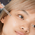 The Body Shop Vitamin C Glow Revealing Serum (30ml). 