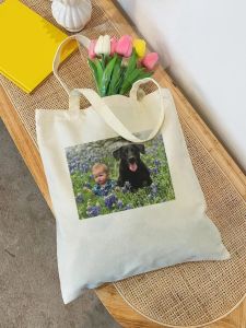 Túi vải canvas in hình ảnh theo yêu cầu: một món quà độc đáo được cá nhân hóa với hình ảnh và dòng chữ do người nhận chọn.