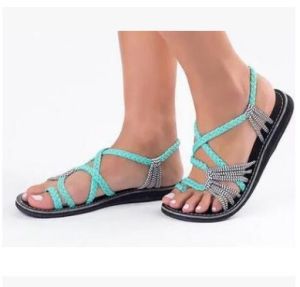 Free Shipping Plus-Size WomenS Summer Beach Sandals Featuring A Toe-Post Design And A Flat Sole