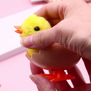 Vintage Baby Chick Pecking Wind up Toy Cartoon Creative Vintage Wind up Toy Collectible Gift Window Decoration